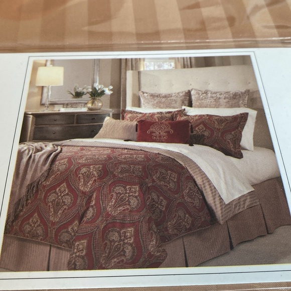 BRAND NEW CHARISMA PAXTON STRIPED TAUPE CALIFORNIA KING BEDSKIRT, NEW - Picture 6 of 7